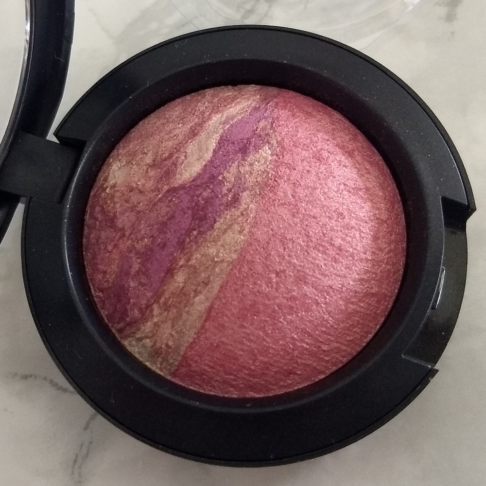 MAC COSMETICS Love Rock Mineralize Blush LE